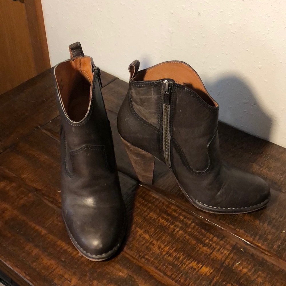 Frye Ankle Bootie size 9.5